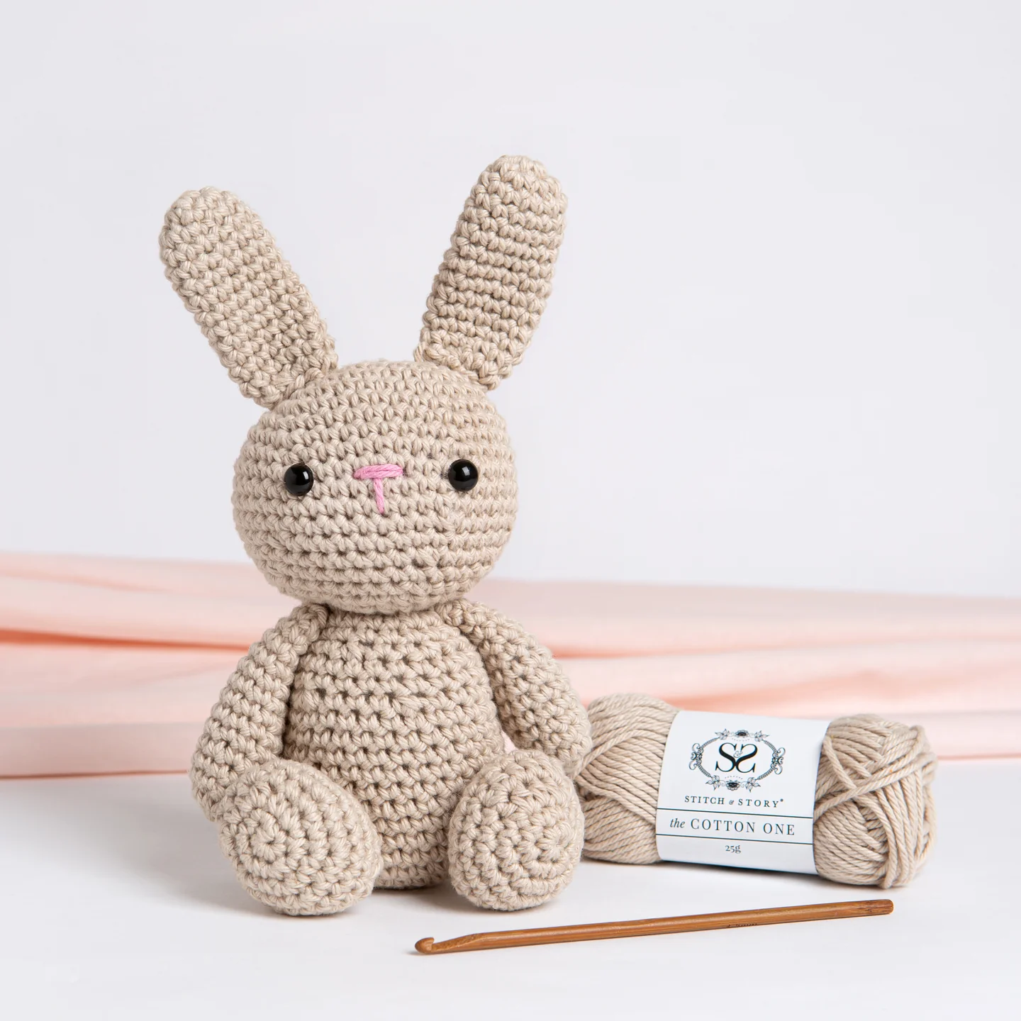 Las Tijeras Magicas Tienda 17 Las Tijeras Magicas Tienda -Las Tijeras Magicas Tienda KT421 Kani Bunny Amigurumi Life style 2
