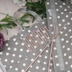 Estuche Porta Agujas - Polka Dot -Las Tijeras Magicas Tienda estuche porta agujas polka dot 2