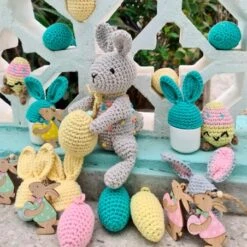 Kit Amigurumi Conejito De Pascua Choco Pop - Hoooked -Las Tijeras Magicas Tienda kit amigurumi conejito de pascua choco pop hoooked 3