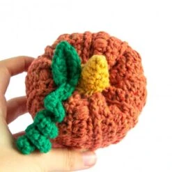 Kit Amigurumi Halloween Calabaza Jack - Hoooked 6 Kit Amigurumi Halloween Calabaza Jack - Hoooked -Las Tijeras Magicas Tienda kit amigurumi halloween calabaza jack hoooked 1
