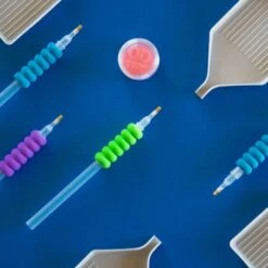 Kit De Accesorios Para Diamond Painting - Diamond Dotz 7 Kit De Accesorios Para Diamond Painting - Diamond Dotz -Las Tijeras Magicas Tienda kit de accesorios para diamond painting diamond dots 2