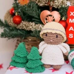 Kit De Amigurumi - Ángel De Navidad Luna - Hoooked 8 Kit De Amigurumi - Ángel De Navidad Luna - Hoooked -Las Tijeras Magicas Tienda kit de amigurumi angel de navidad hoooked 2