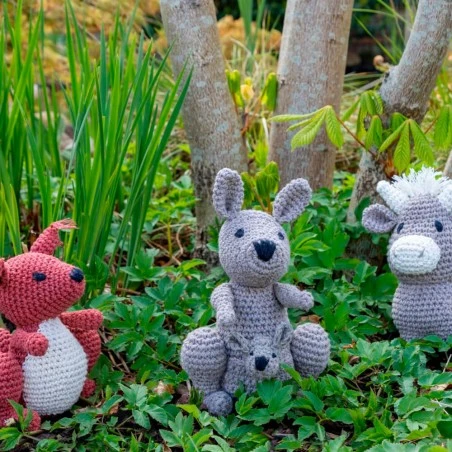 Kit De Amigurumi - Canguro Kayleigh - Hoooked 6 Kit De Amigurumi - Canguro Kayleigh - Hoooked - Imagen 4