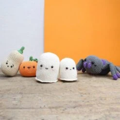 Kit De Amigurumi - Set De Calabazas - Hardicraft -Las Tijeras Magicas Tienda kit de amigurumi set de calabazas hardicraft 2