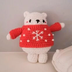 Kit De Amigurumi - Winter Bear - Hoooked -Las Tijeras Magicas Tienda kit de amigurumi winter bear hoooked 1