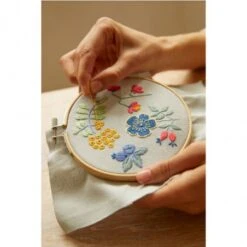 Kit De Bordado - Bayas Del Bosque - DMC -Las Tijeras Magicas Tienda kit de bordado bayas del bosque dmc 1