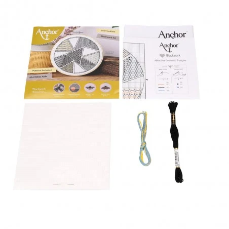 Kit De Bordado Blackwork - Geometric Triangles - Anchor 4 Kit De Bordado Blackwork - Geometric Triangles - Anchor - Imagen 2