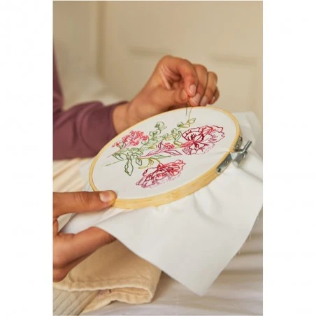 Kit De Bordado - Clavel Poético - DMC 6 Kit De Bordado - Clavel Poético - DMC - Imagen 4