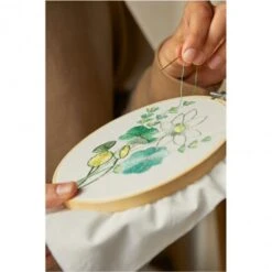 Kit De Bordado - Jardín Acuático - DMC -Las Tijeras Magicas Tienda kit de bordado jardin acuatico dmc 3