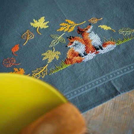 Kit De Bordado Mantel - Zorros En Otoño - Vervaco 4 Kit De Bordado Mantel - Zorros En Otoño - Vervaco - Imagen 2