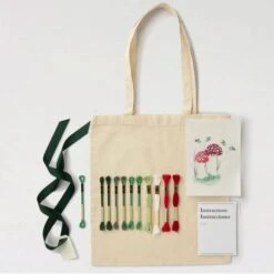 Kit De Bordado - Tote Bag Con Champiñones - DMC 7 Kit De Bordado - Tote Bag Con Champiñones - DMC -Las Tijeras Magicas Tienda kit de bordado tote bag con champinones dmc 2