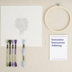 Kit De Bordado Tradicional - Ramo De Flores - DMC 7 Kit De Bordado Tradicional - Ramo De Flores - DMC -Las Tijeras Magicas Tienda kit de bordado tradicional flores atadas a las manos dmc 2