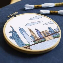 Kit De Bordado Tradicional - New York City - DMC -Las Tijeras Magicas Tienda kit de bordado tradicional new york city dmc 1