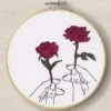 Kit De Bordado Tradicional - Rosas En Las Manos - DMC -Las Tijeras Magicas Tienda kit de bordado tradicional rosa en las manos dmc