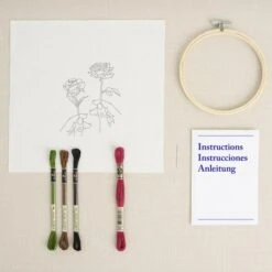 Kit De Bordado Tradicional - Rosas En Las Manos - DMC -Las Tijeras Magicas Tienda kit de bordado tradicional rosa en las manos dmc 3