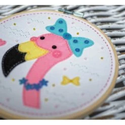 Kit De Fieltro Con Bastidor - Flamingo - Vervaco -Las Tijeras Magicas Tienda kit de fieltro con bastidor flamingo vervaco 2