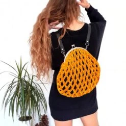 Kit De Ganchillo Mochila De Invierno - Mochimeme Velvet -Las Tijeras Magicas Tienda kit de ganchillo mochila de invierno mochimeme terciopelo 5