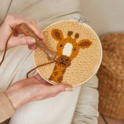 Kit De Punch Needle - Georgette La Jirafa - DMC