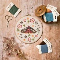 Kit De Punto De Cruz - Linen Meadow Moth - Anchor