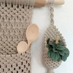 Kit Macramé Organizador De Utensilios De Cocina Ratatouille - Hoooked -Las Tijeras Magicas Tienda kit macrame organizador de utensilios de cocina ratatouille hoooked 1