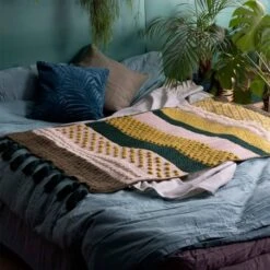 Mix & Match. Modern Crochet Blankets -Las Tijeras Magicas Tienda mix match modern crochet blankets 6