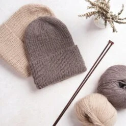 Mode At Rowan Beanie Style. 6 Hand Knit Beanie Designs 8 Mode At Rowan Beanie Style. 6 Hand Knit Beanie Designs -Las Tijeras Magicas Tienda mode at rowan beanie style 6 hand knit beanie designs 2