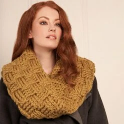 Rowan Crochet In Style. 11 Designs By Emma Wright 9 Rowan Crochet In Style. 11 Designs By Emma Wright -Las Tijeras Magicas Tienda rowan crochet in style 11 designs by emma wright 3